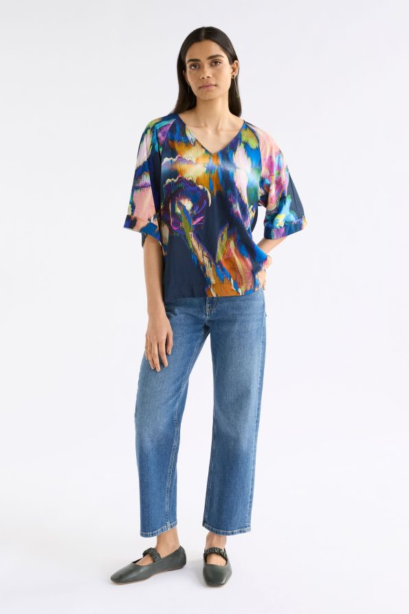 A1543-M-Moda_V_Neck_Top_VAARA_PRINT-4
