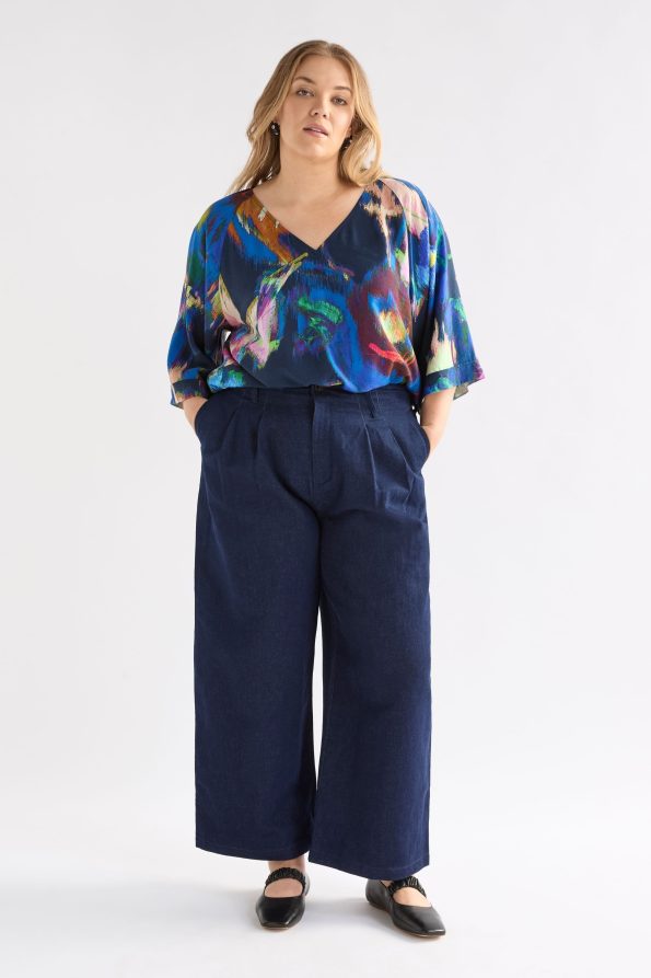 A1543-M-Moda_V_Neck_Top_VAARA_PRINT-9